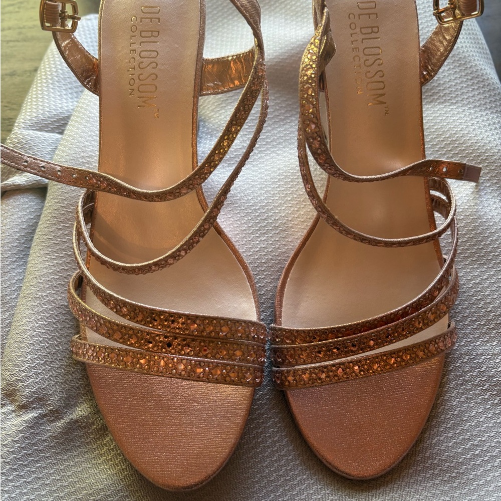 De Blossom Rose Sparkly Wedge Heels. New in box. Size 8.5.